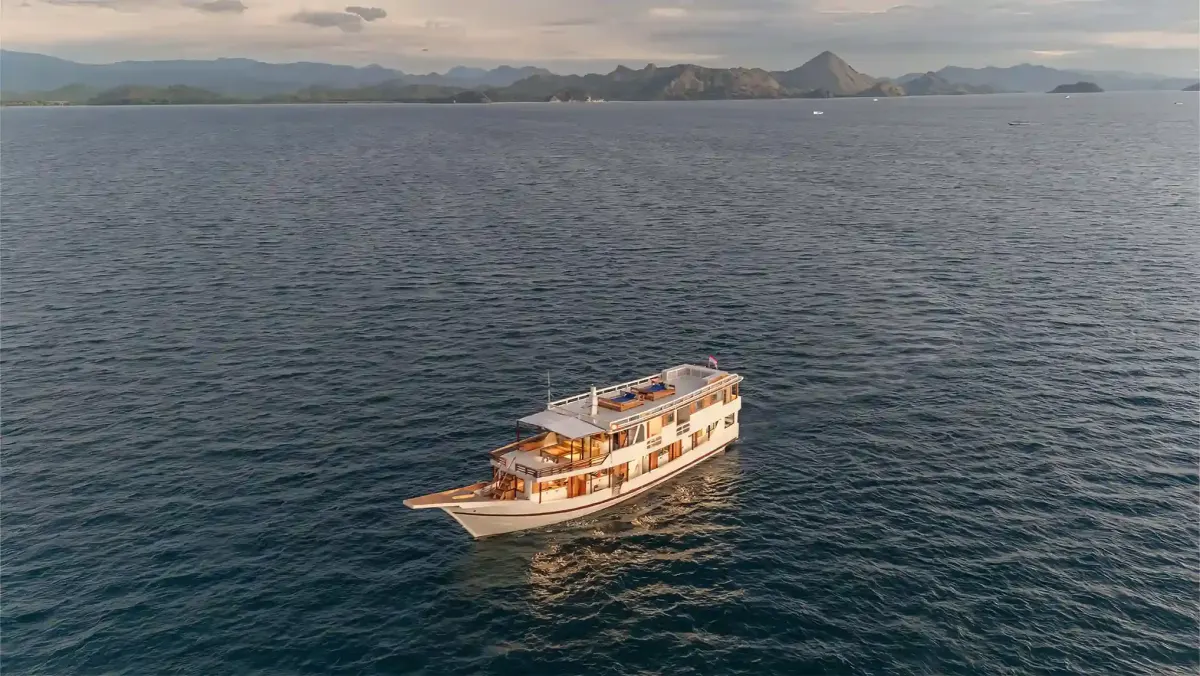 What Is a Phinisi? The Rig, the Boat, the UNESCO Craft — and the Spelling Debate