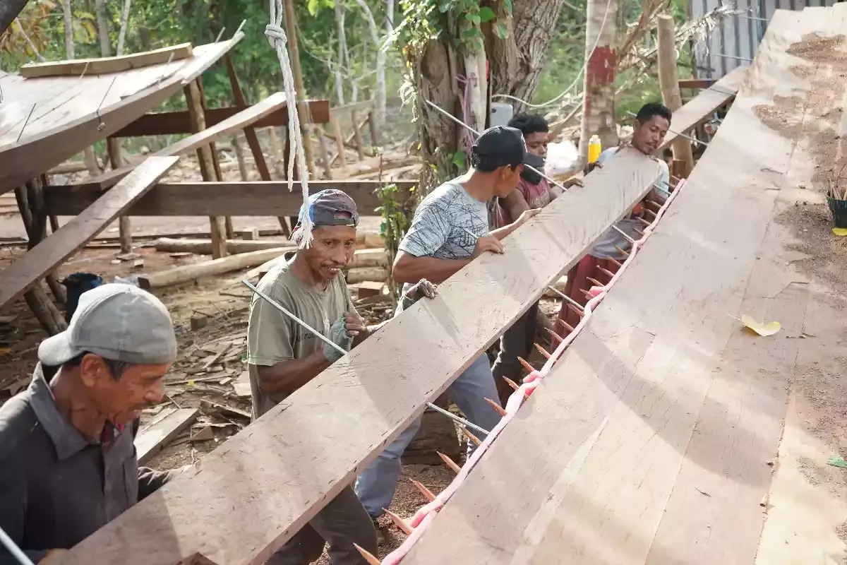Pinisi, art of boatbuilding in South Sulawesi — the craft is inscribed, not the boat.
